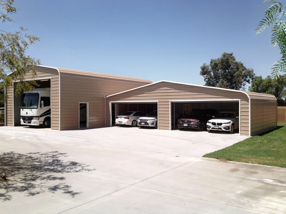 Steel garage with side entry
